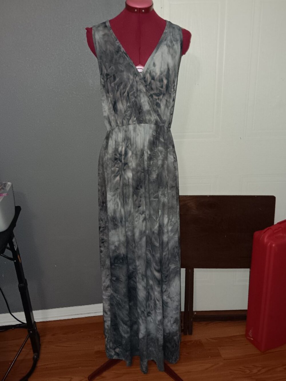 **Brand New with Tags (NWT) T Party Sleeveless Tie-Dye Maxi Dress - Size Large**